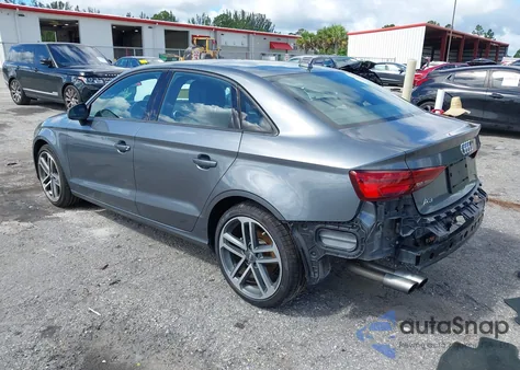 2018 Audi A3 2.0T Premium/2.0T Tech Premium z USA, uszkodzony, nr VIN WAUAUGFF1J1023700